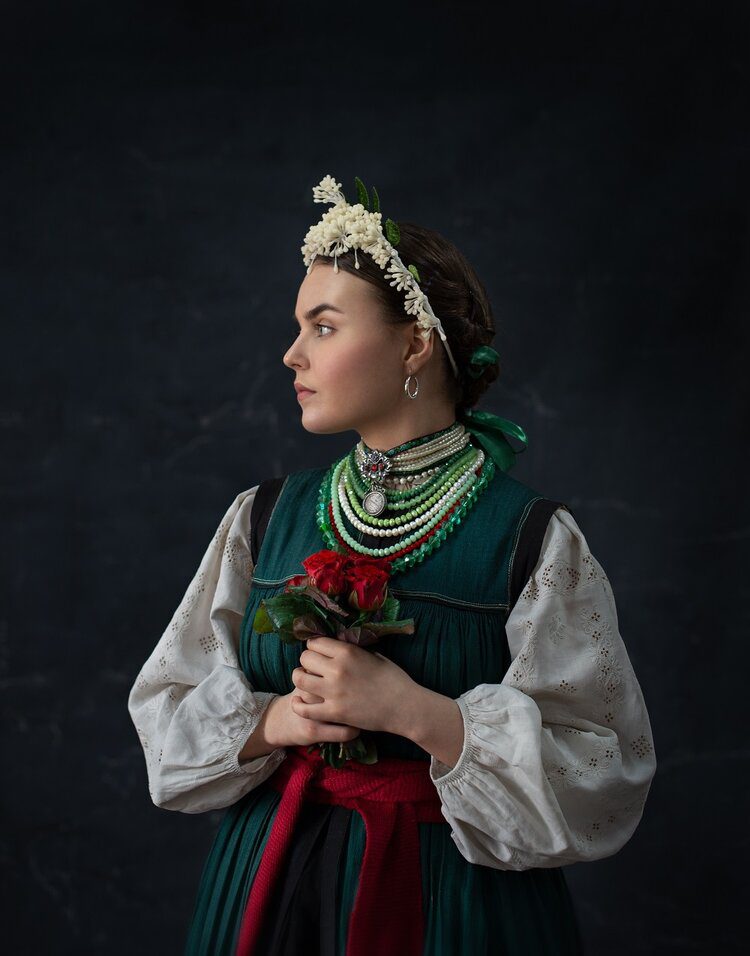 У світ вийшла перша фотокнига традиційного українського вбрання