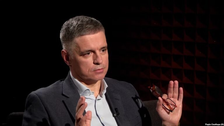 «Симпатичні хлопці, але скоро загинуть»: експосол розповів, як Британія попереджала українців про війну