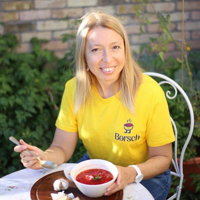“Леді-борщ”: українка у Кембриджі продає борщ to go