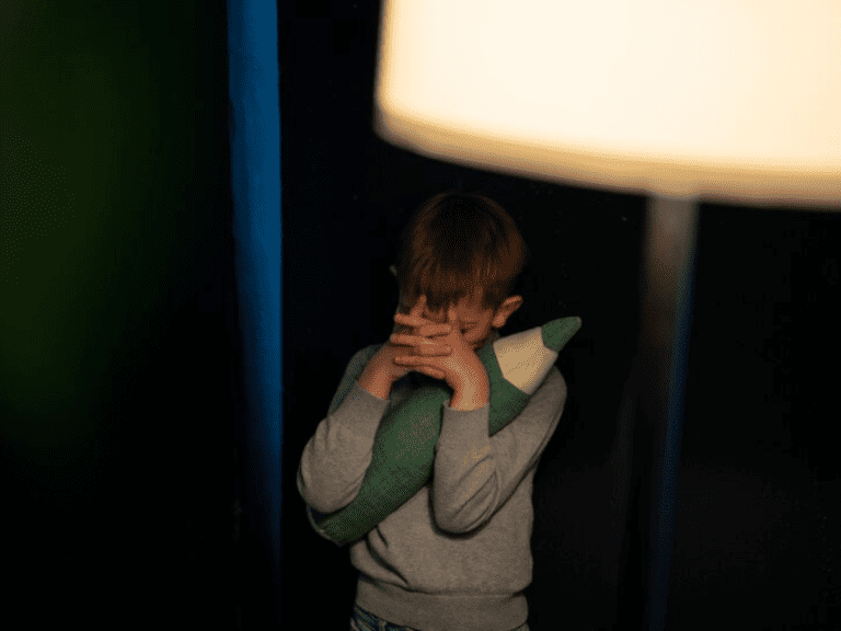 “Купіть дітям навушники від вибухів”: як Британія відмовляє українцям у притулку