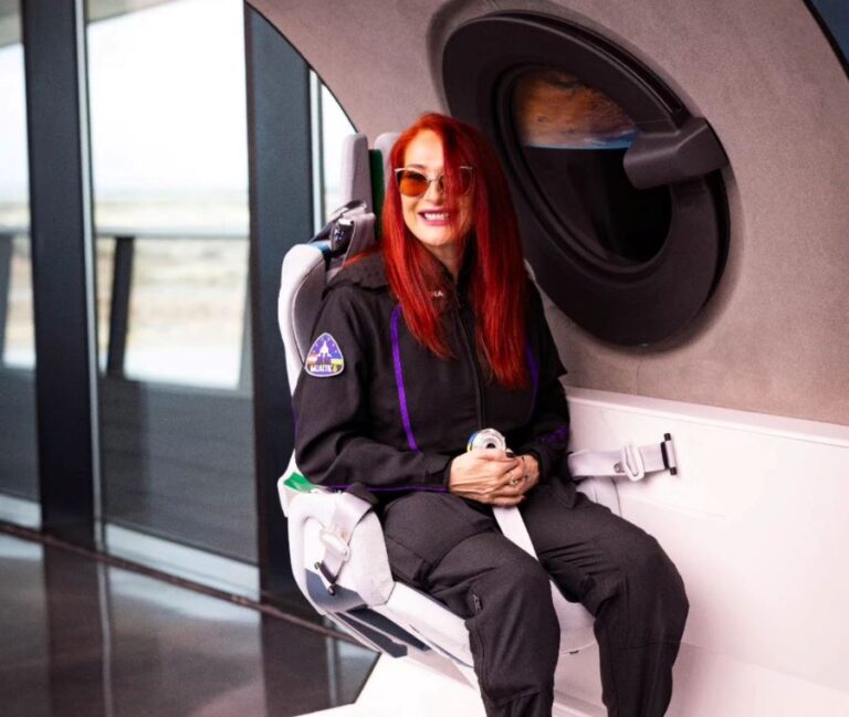 Здійснила дитячу мрію з прапором України в кишені: Ліна Бороздіна розповіла про свій політ у космос