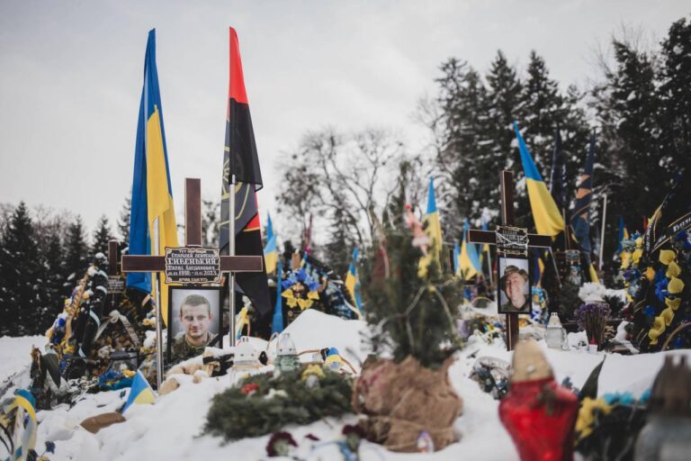 Як виглядає Марсове поле у Львові у різдвяні свята: фоторепортаж