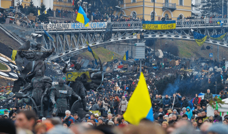 У Києві, на місці трагічних подій Майдану, вшановують пам’ять Героїв Небесної сотні (Фото)