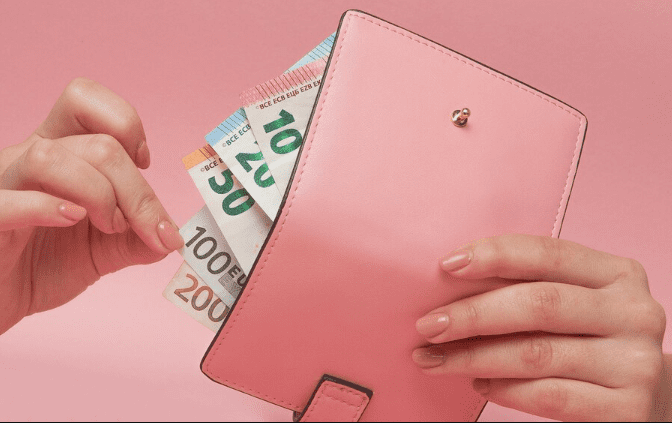 Перекази українців з-за кордону скоротились на мільярд – НБУ