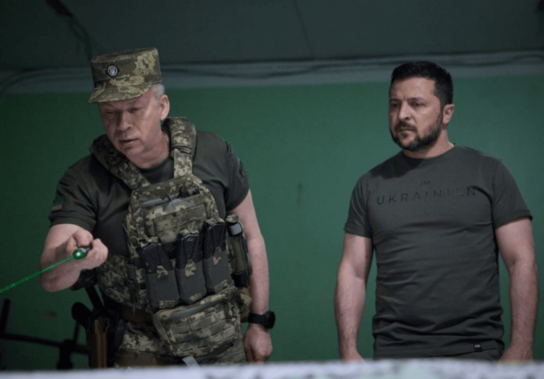 Втомлений, але незламний: NYT про поїздку Зеленського на фронт