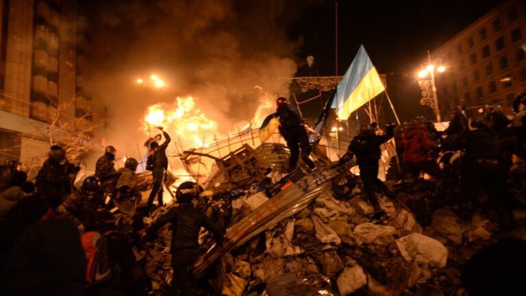Пам’яті Героїв Небесної Сотні: 15 історичних кадрів з Майдану