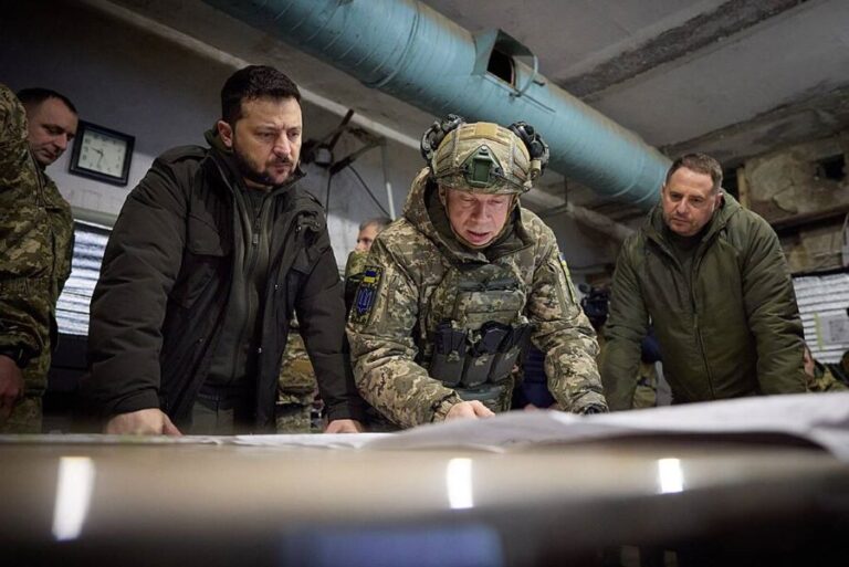 Сирський розробляє два варіанти плану подальших дій, – Зеленський в інтерв’ю CNN
