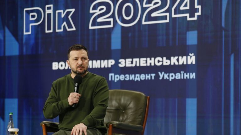 Підсумки пресконференції Зеленського: втрати, допомога США, план протидії наступу Росії