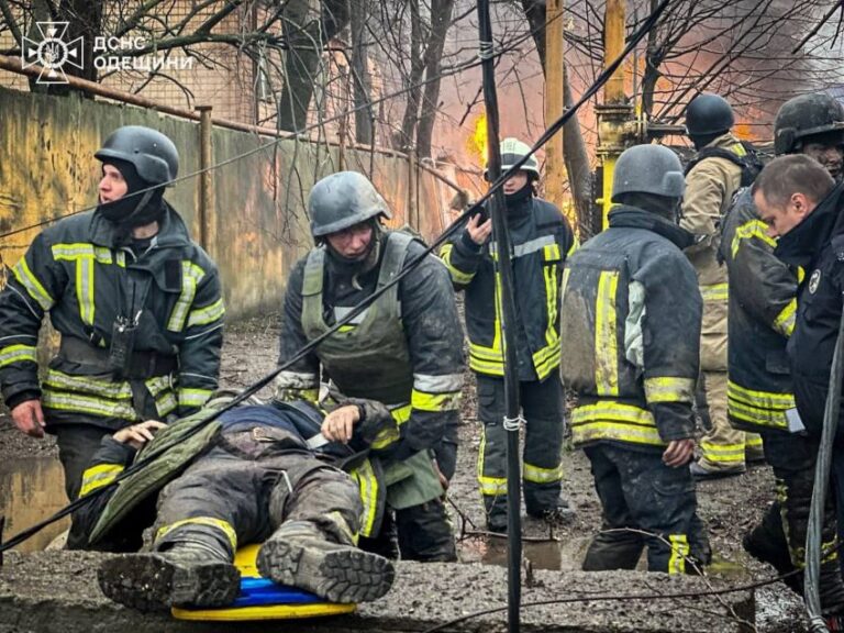 Ракетний удар по Одесі: 19 загиблих і десятки поранених (фото)