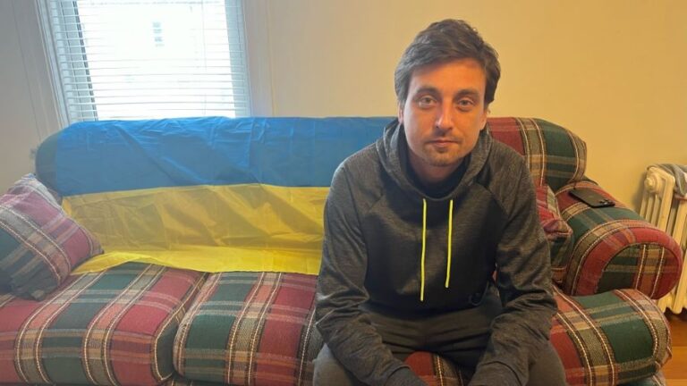 “Забрали майже все”: історія українця, який застряг в аеропорту Торонто