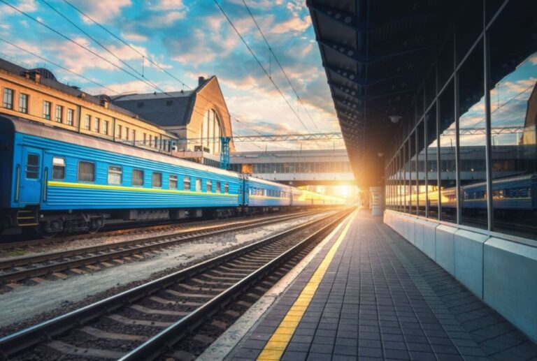 Укрзалізниця запускає нові послуги: квиток на поїзд можна буде купити автоматично