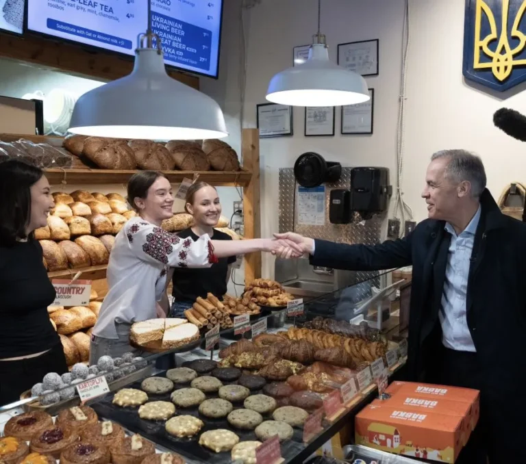Український Kozak, який відвідували Карні й Трюдо, відкриває нову точку у Ванкувері