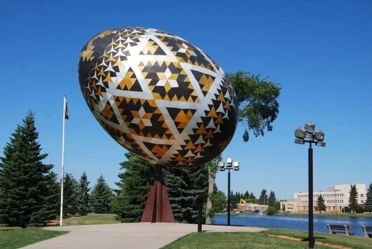 Як найбільша писанка у світі стала гордістю Канади