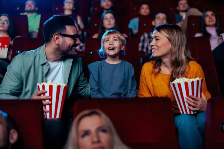 7 найкращих кінотеатрів у Ванкувері, куди піти на вихідних