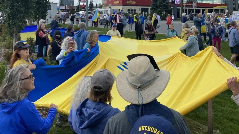 Губернатор Аляски просить Трампа дозволити українцям залишитися в штаті