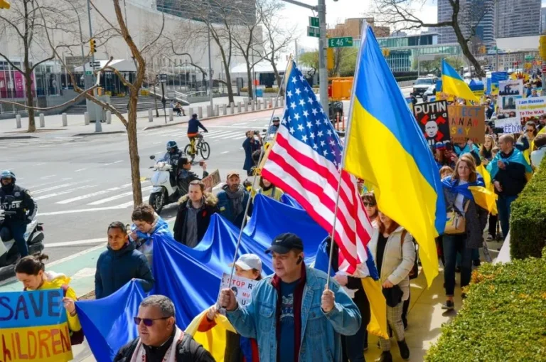 Stand With Ukraine: десятки міст США вийдуть на акції до роковин вторгнення