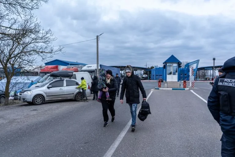 Виїзд за кордон у 2026 році: хто з чоловіків може обійтися без відстрочки