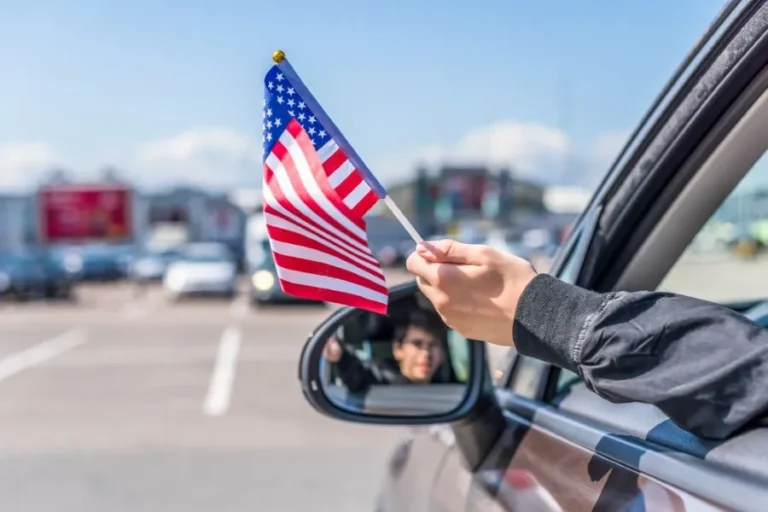 Водіння в США: що потрібно знати про правила на дорогах