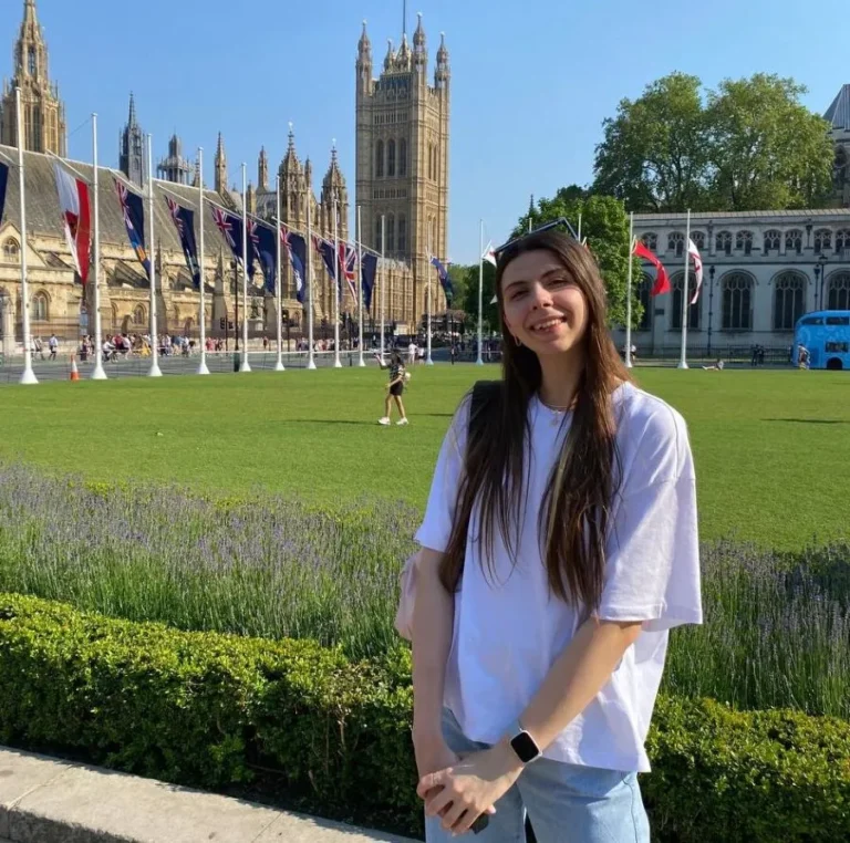 “Волонтерство, яке додає цінності”: як українка в UK стала менторкою для підлітків з прифронтових областей