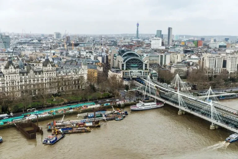 Досліджуємо Лондон: історія та цікавинки вокзалу Charing Cross