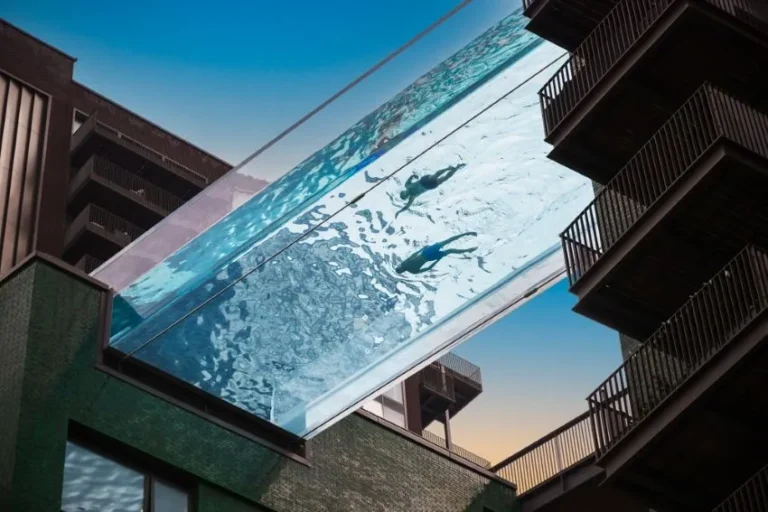 Топ rooftop-басейнів у Лондоні для літа 2026