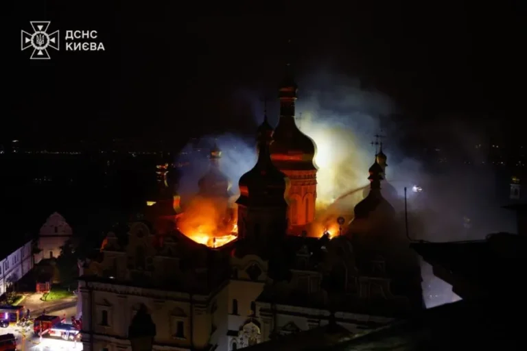 Росія вдарила по центру Києва, поки Трамп гучно святкував ювілей: огляд ЗМІ